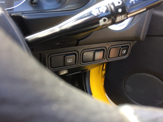 Heated Rear Windscreen and Fog Light Switches