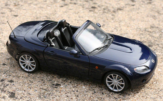 Auto Art 1/18 scale MX-5 (1)