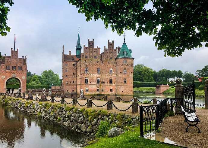 25-06-08-Egeskov Castle - Denmark-024