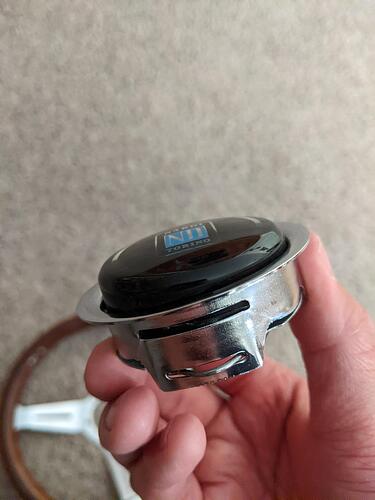 anyone-have-problems-with-the-nardi-horn-button-v0-8bs6vprwhmd91