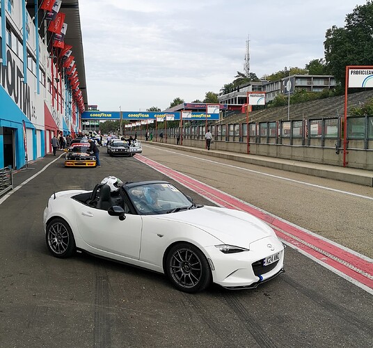 Mx5 spa pitlane