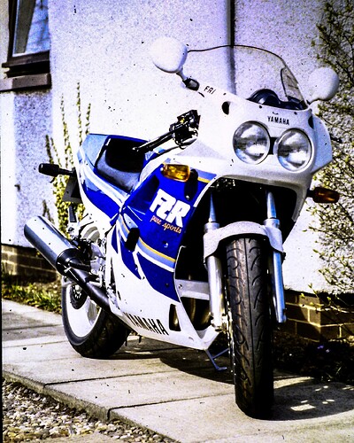 25-04-17-Yamaha FZR1000-002