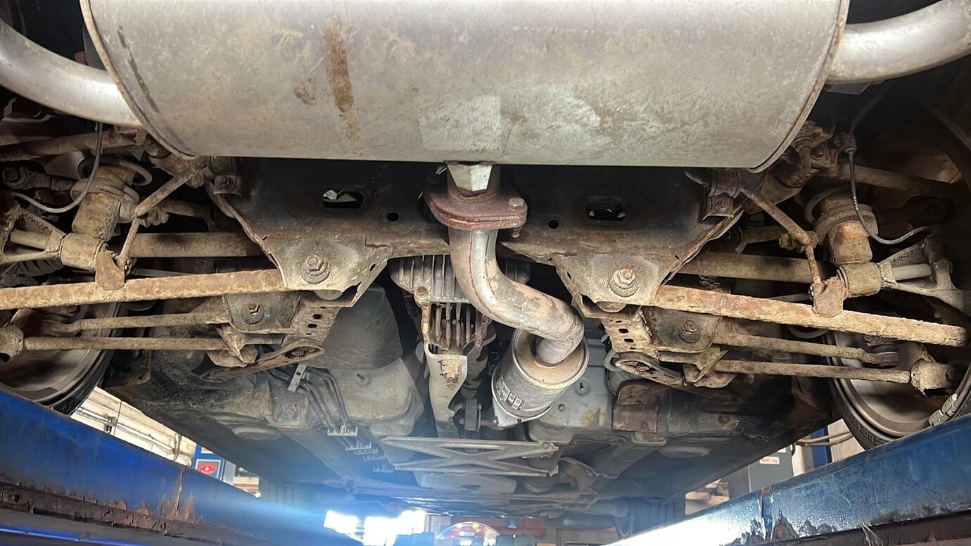 Repair immediately (major defects) Offside Rear Suspension component