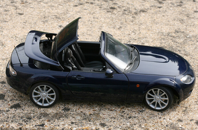 Auto Art 1/18 scale MX-5 (2)
