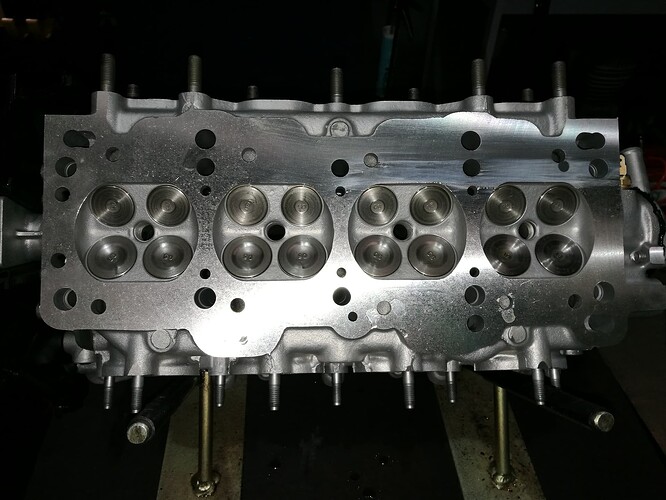 Blink cylinder head chambers
