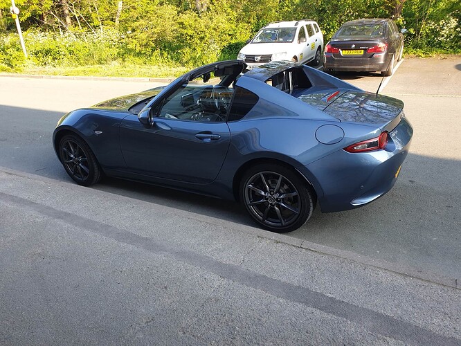 received_6122250427895035