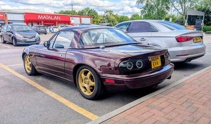 22704