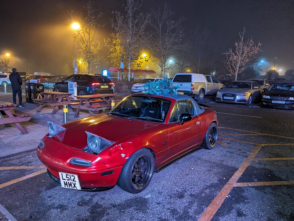 santa-s-mx-5-at-beaconsfield-services-spotted-mx-5-owners-club-forum