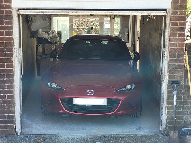 garagedMX-5RFWhitePlate