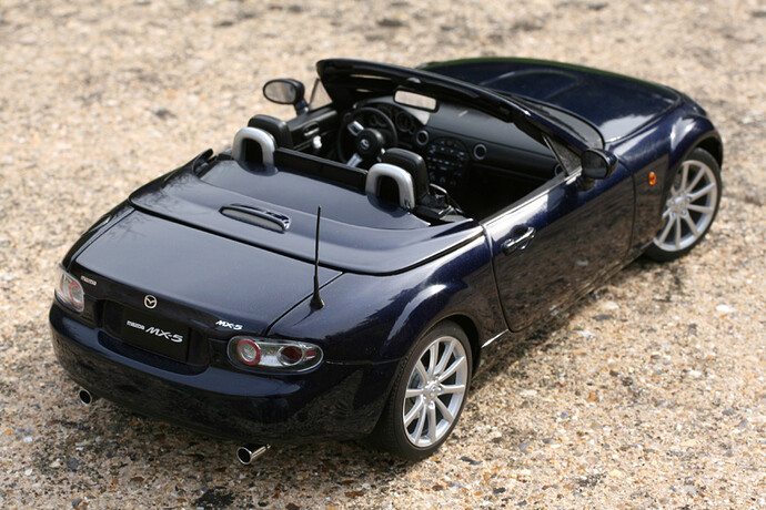 Auto Art 1/18 scale MX-5 (3)