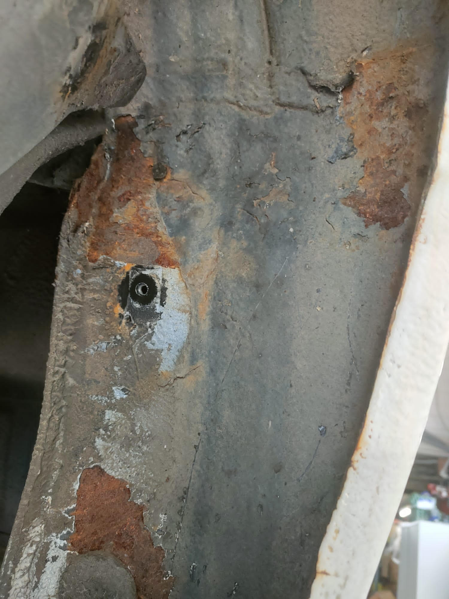 Rust on sills and on components behind rear side panels - more cost ...