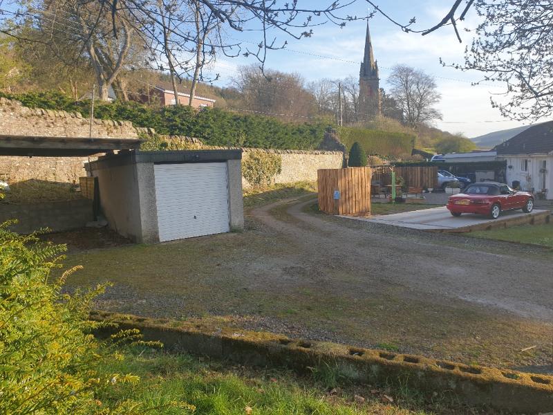 Mindy on garage base - looking into drive1.jpg